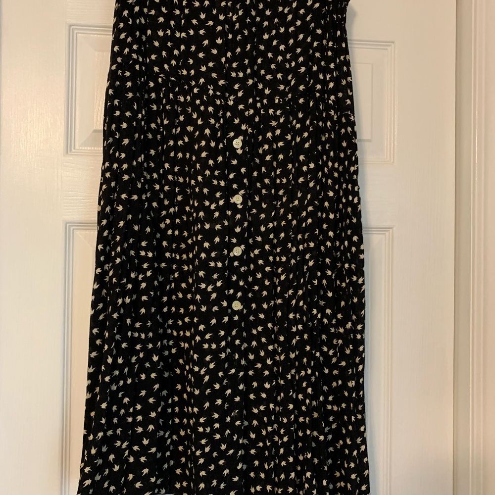 Elastic waist XL skirt in lightweight fabric.  About 36” long with buttons